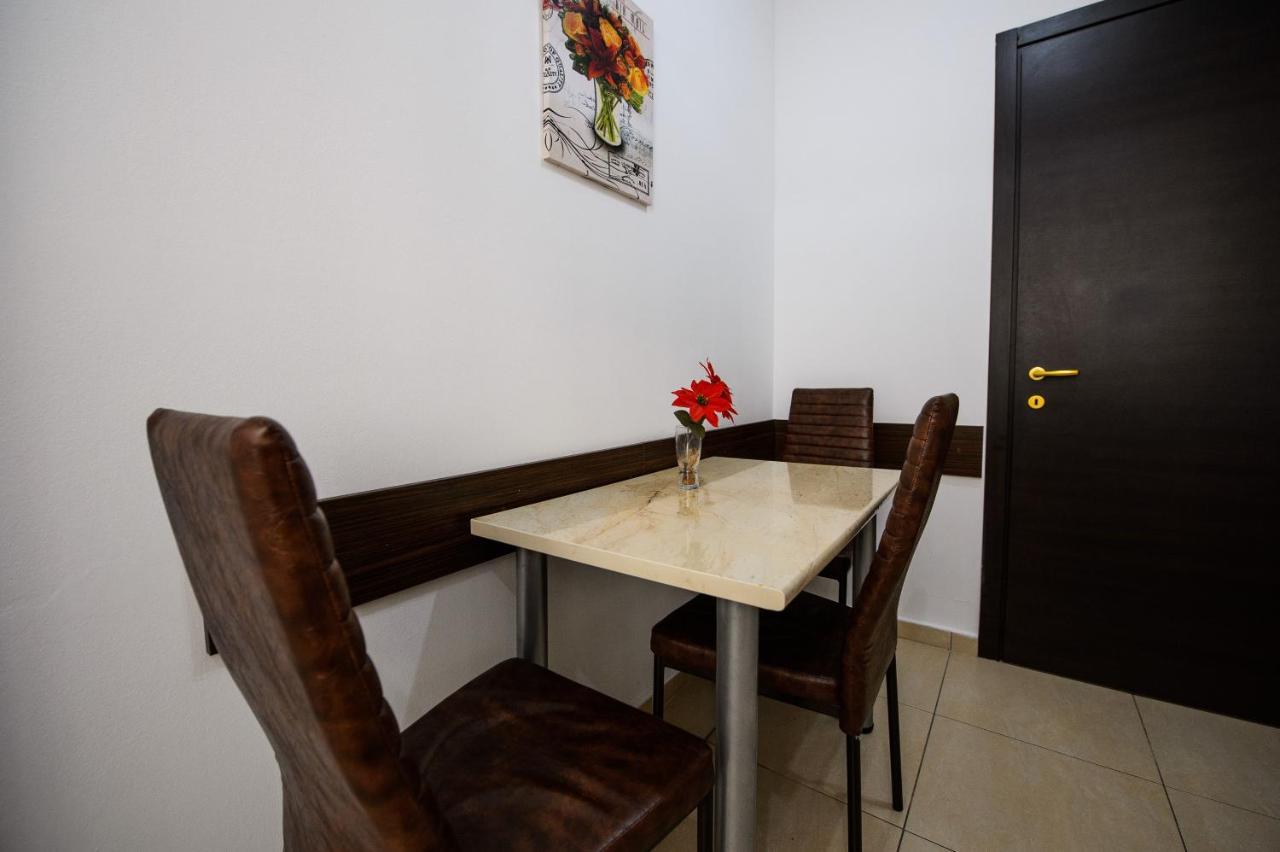Summerland Relax Apartments Mamaia Esterno foto